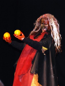 Foto dancing raven woman hexentanz 1